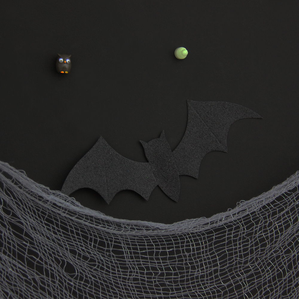Using Magnets In Your Halloween DisplayUsing Magnets In Your Halloween Display