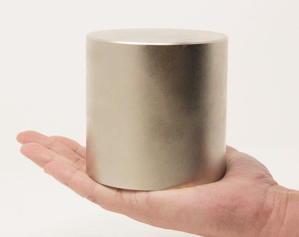 Our Scariest Ever Magnet On A Hand