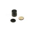 16mm Durchmesser x 2mm dicke, schwarz lackierte Weichstahlscheibe mit 3M™-Selbstklebung