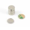 16mm Durchmesser x 2mm dicke, vernickelte Flussstahlscheibe mit 3M™-Selbstklebung