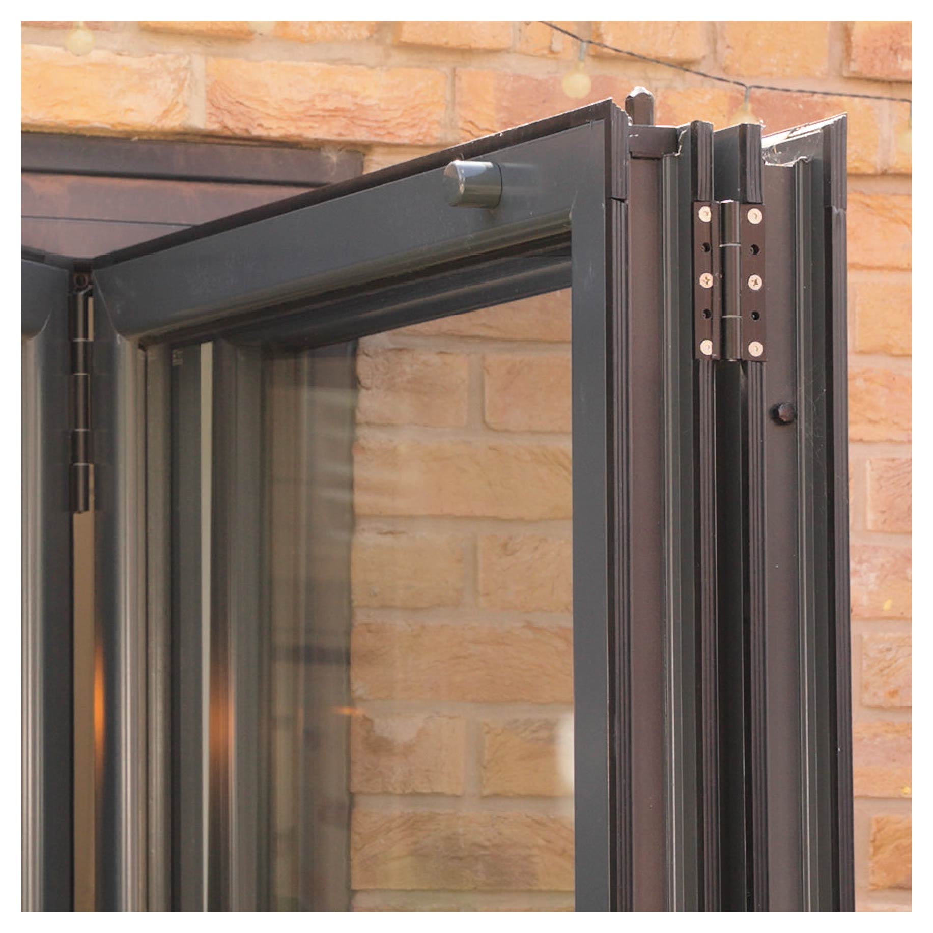 DoorMag bi-fold door magnet